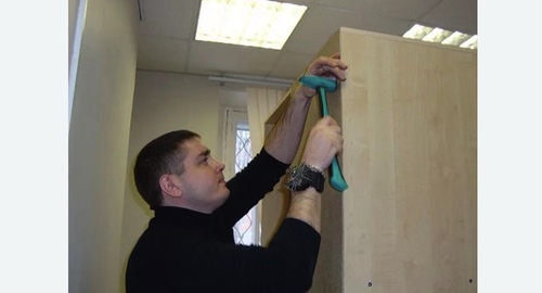 Разборка и сборка мебели в офисе. Кадников